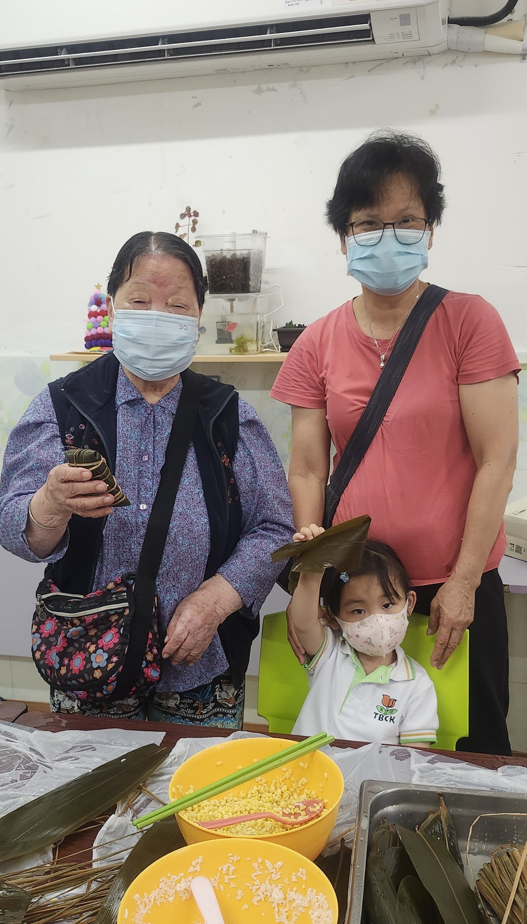 午感體驗之帶着爸媽去包粽